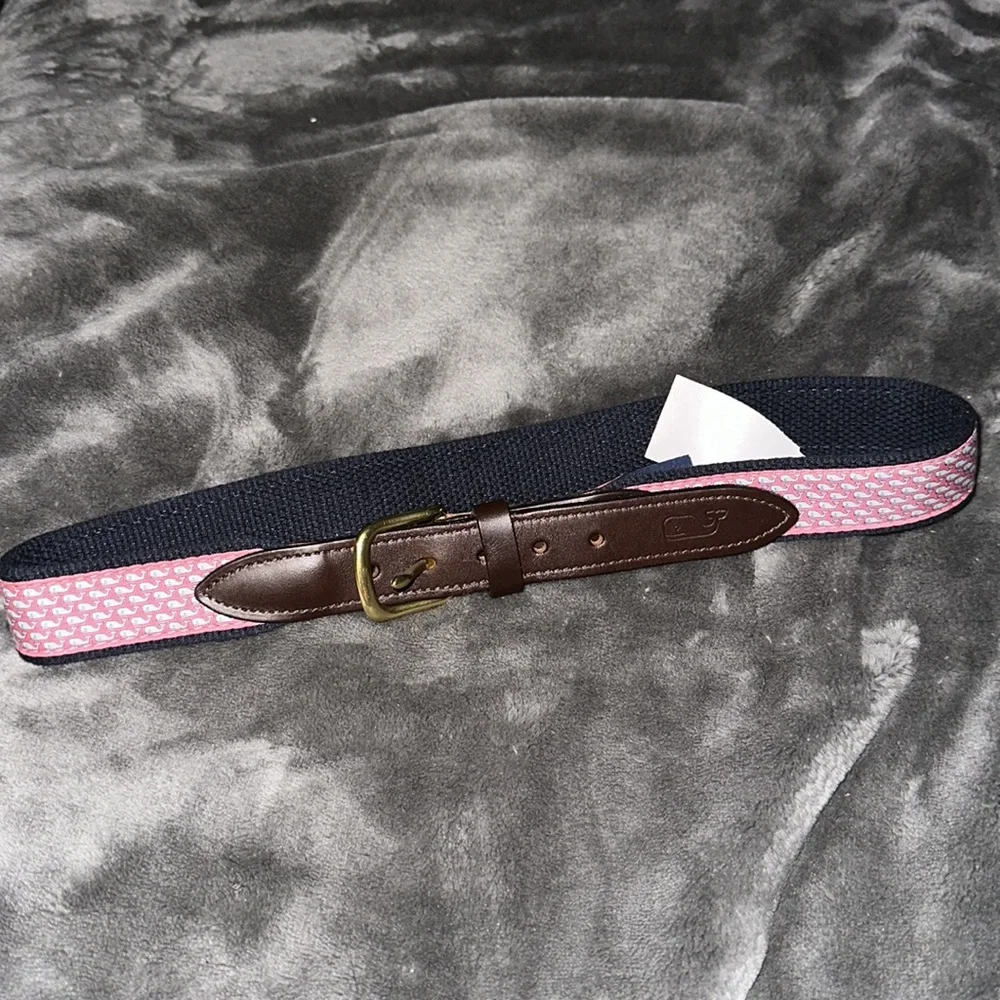 Vineyard vines pink whale print leather belt size 28 nwt